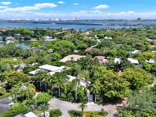 520 Bay Point Rd, Miami, FL 33137