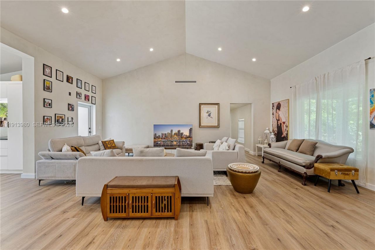 520 Bay Point Rd, Miami, FL 33137 Photo