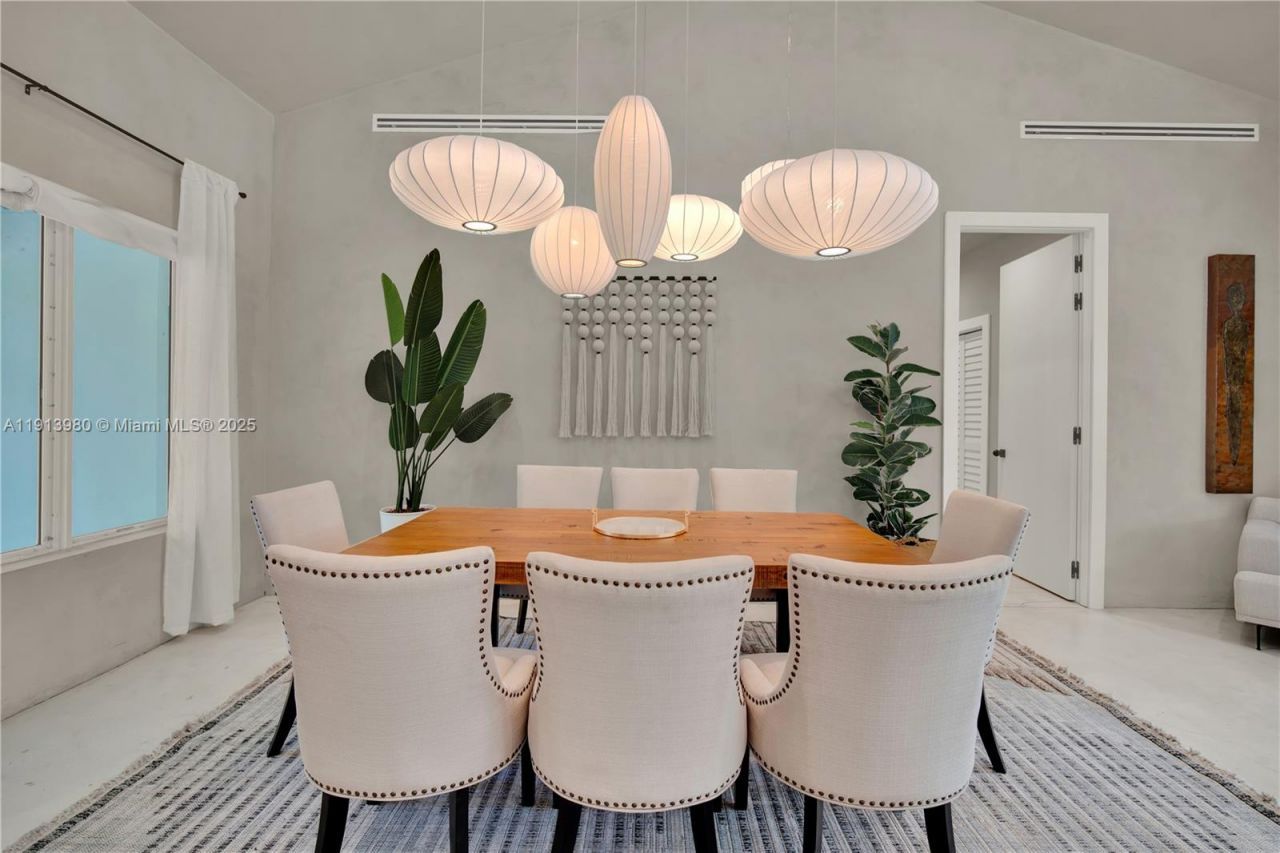 520 Bay Point Rd, Miami, FL 33137 Photo