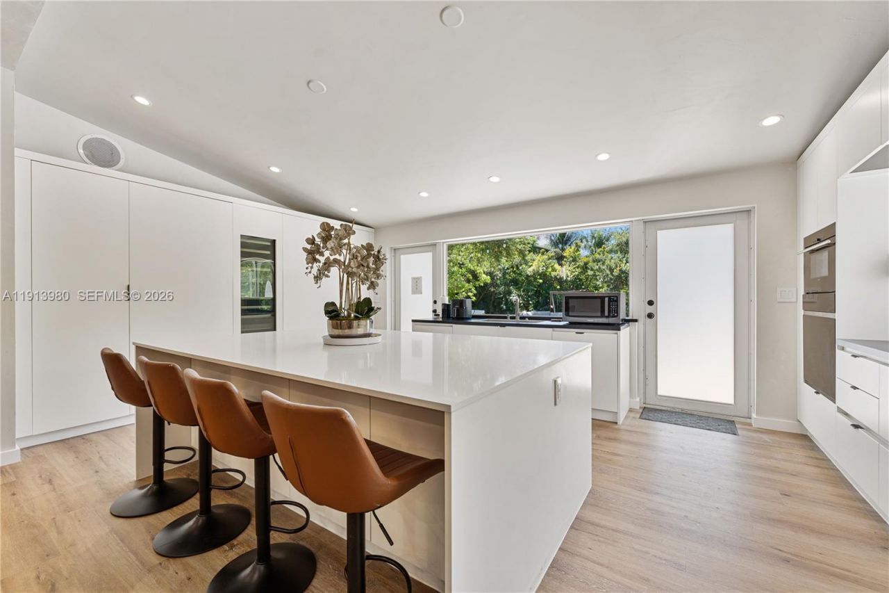 520 Bay Point Rd, Miami, FL 33137 Photo