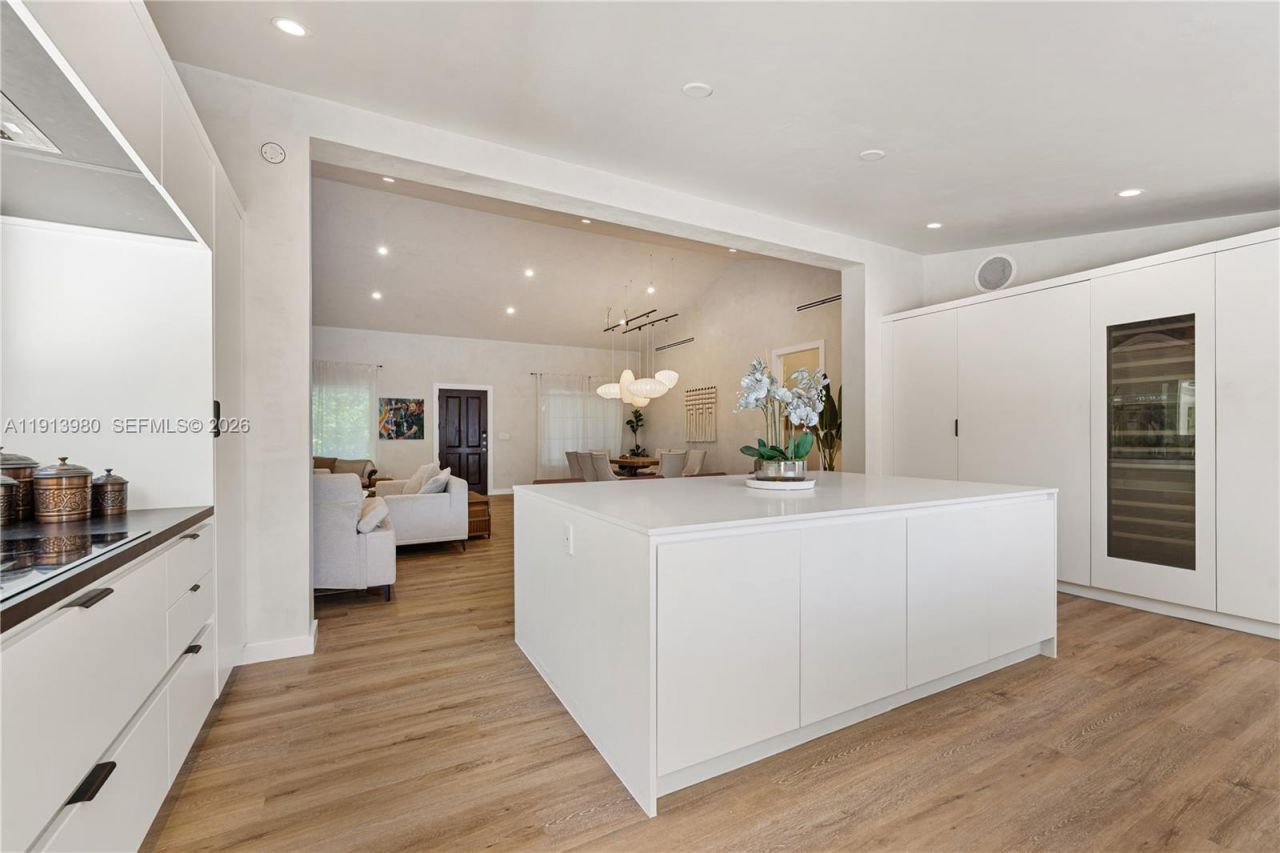 520 Bay Point Rd, Miami, FL 33137 Photo