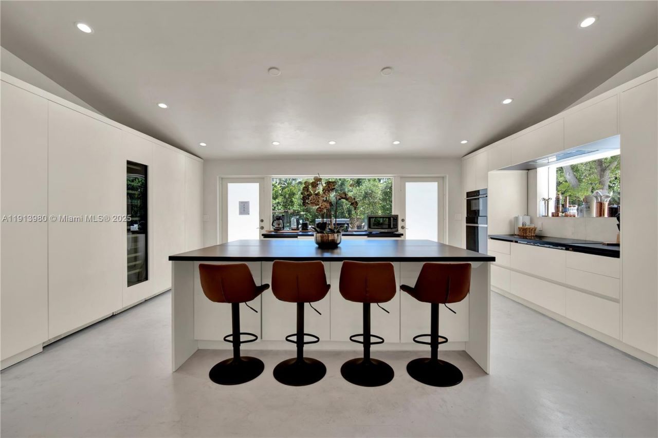 520 Bay Point Rd, Miami, FL 33137 Photo