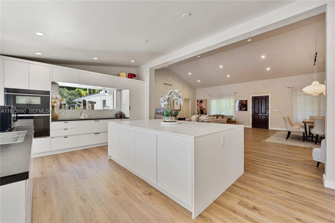 520 Bay Point Rd, Miami, FL 33137 Photo