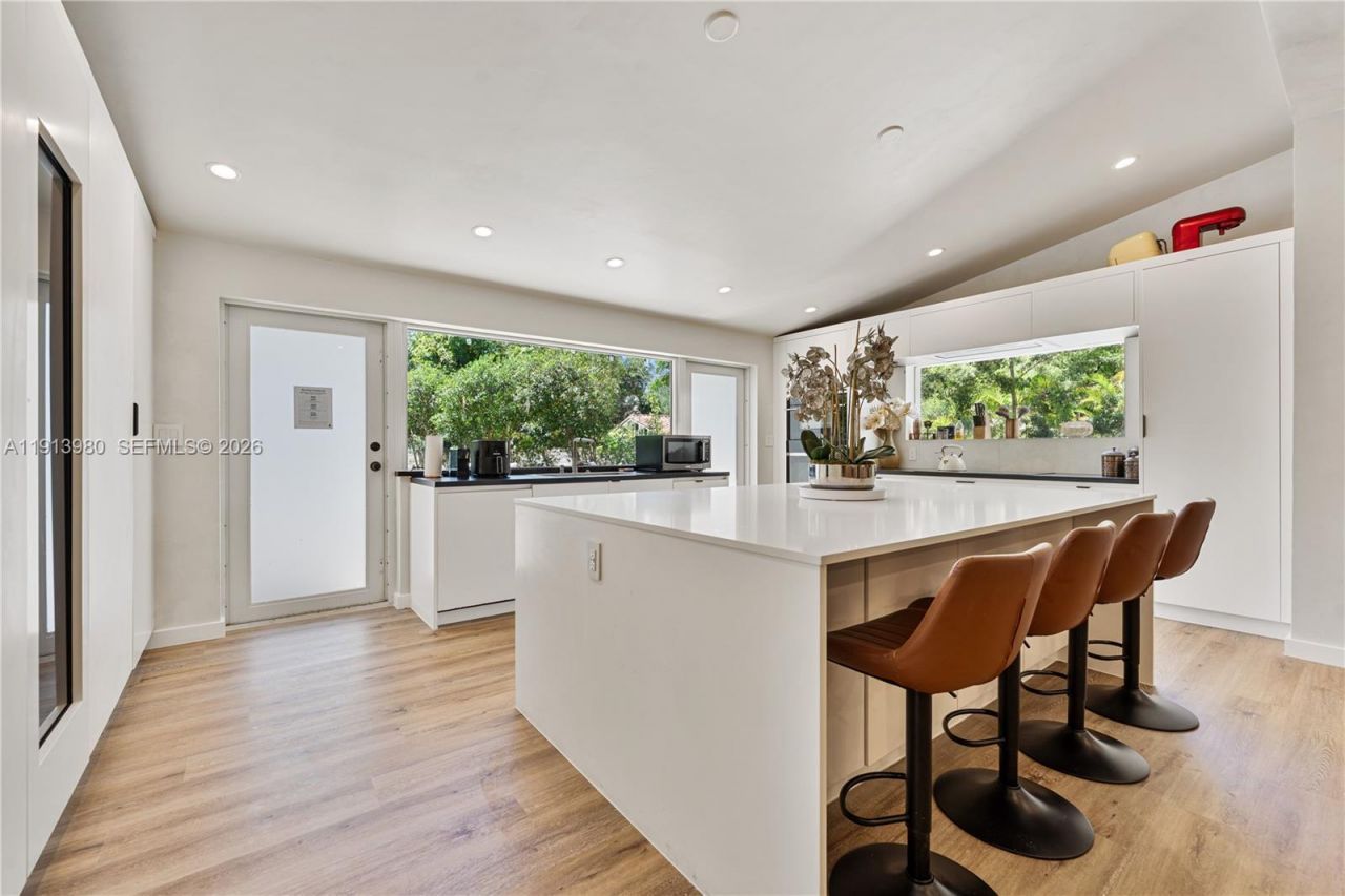 520 Bay Point Rd, Miami, FL 33137 Photo