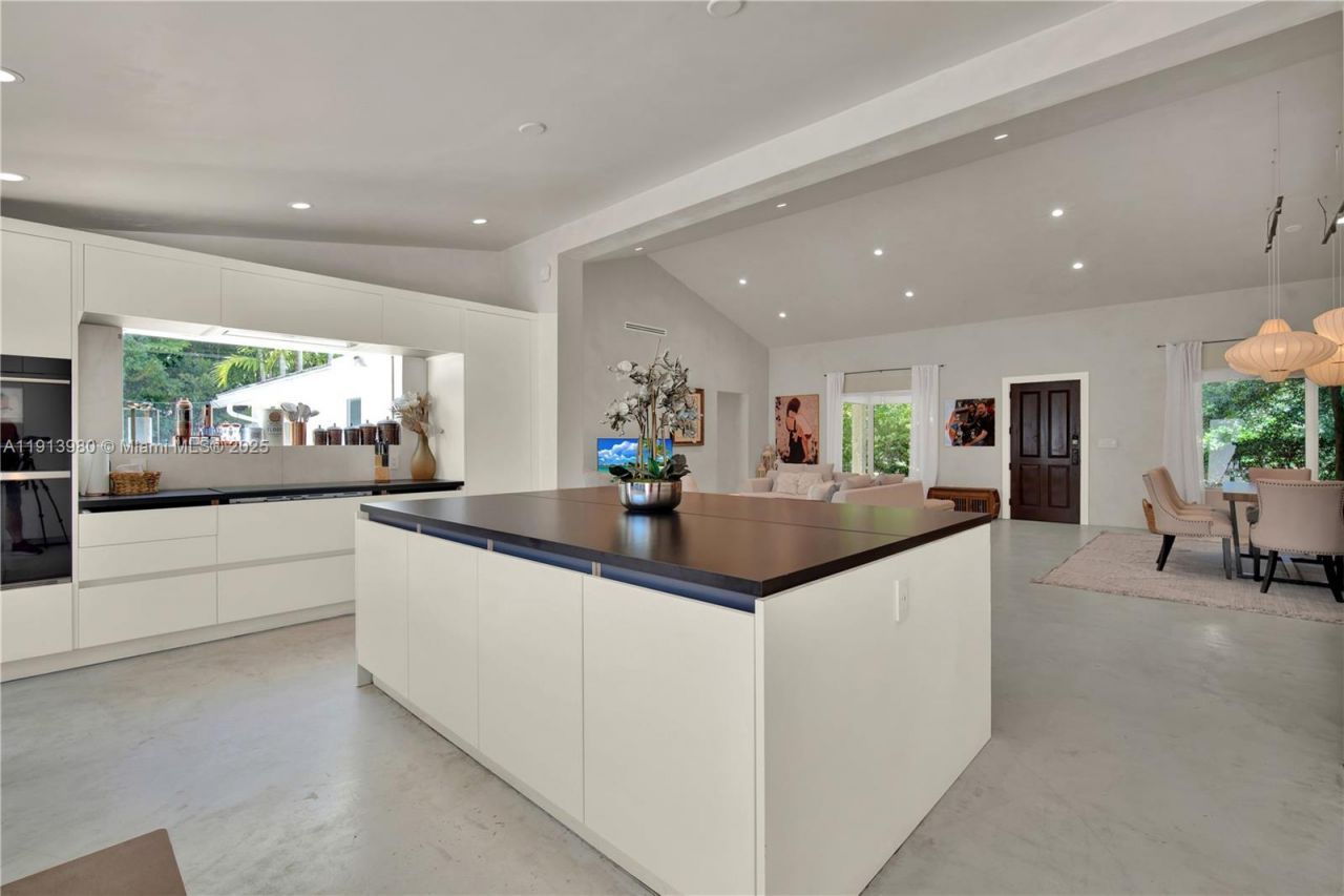 520 Bay Point Rd, Miami, FL 33137 Photo