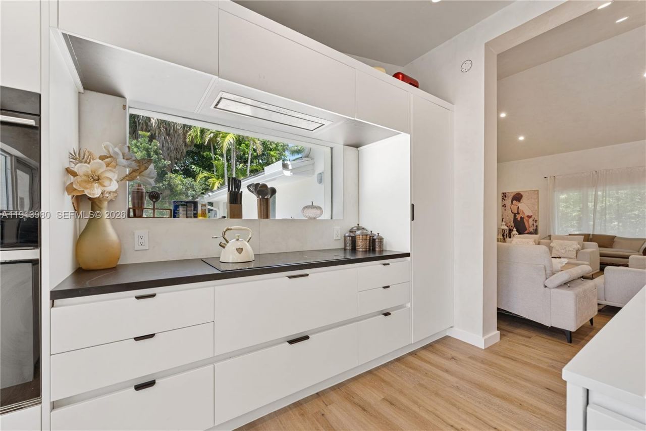 520 Bay Point Rd, Miami, FL 33137 Photo