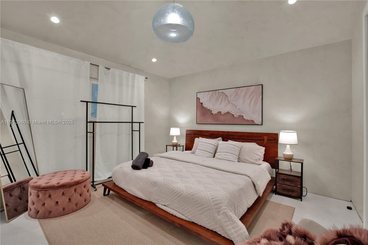 520 Bay Point Rd, Miami, FL 33137 Photo