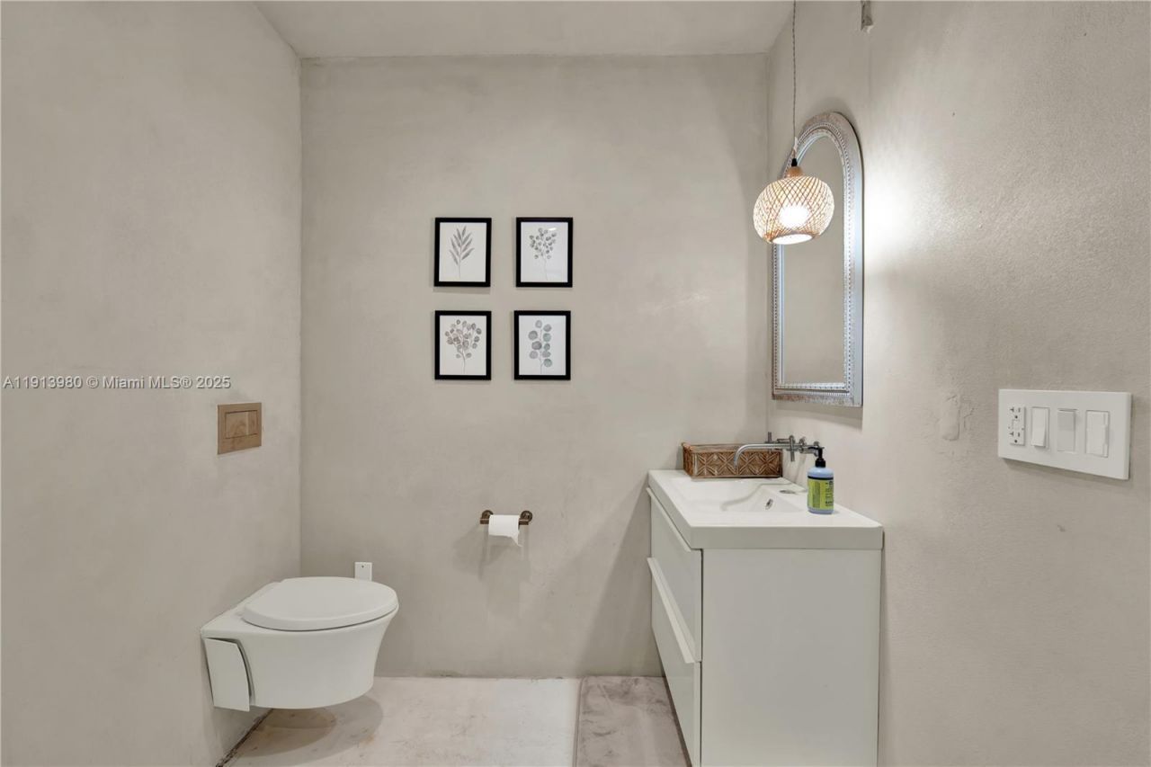 520 Bay Point Rd, Miami, FL 33137 Photo