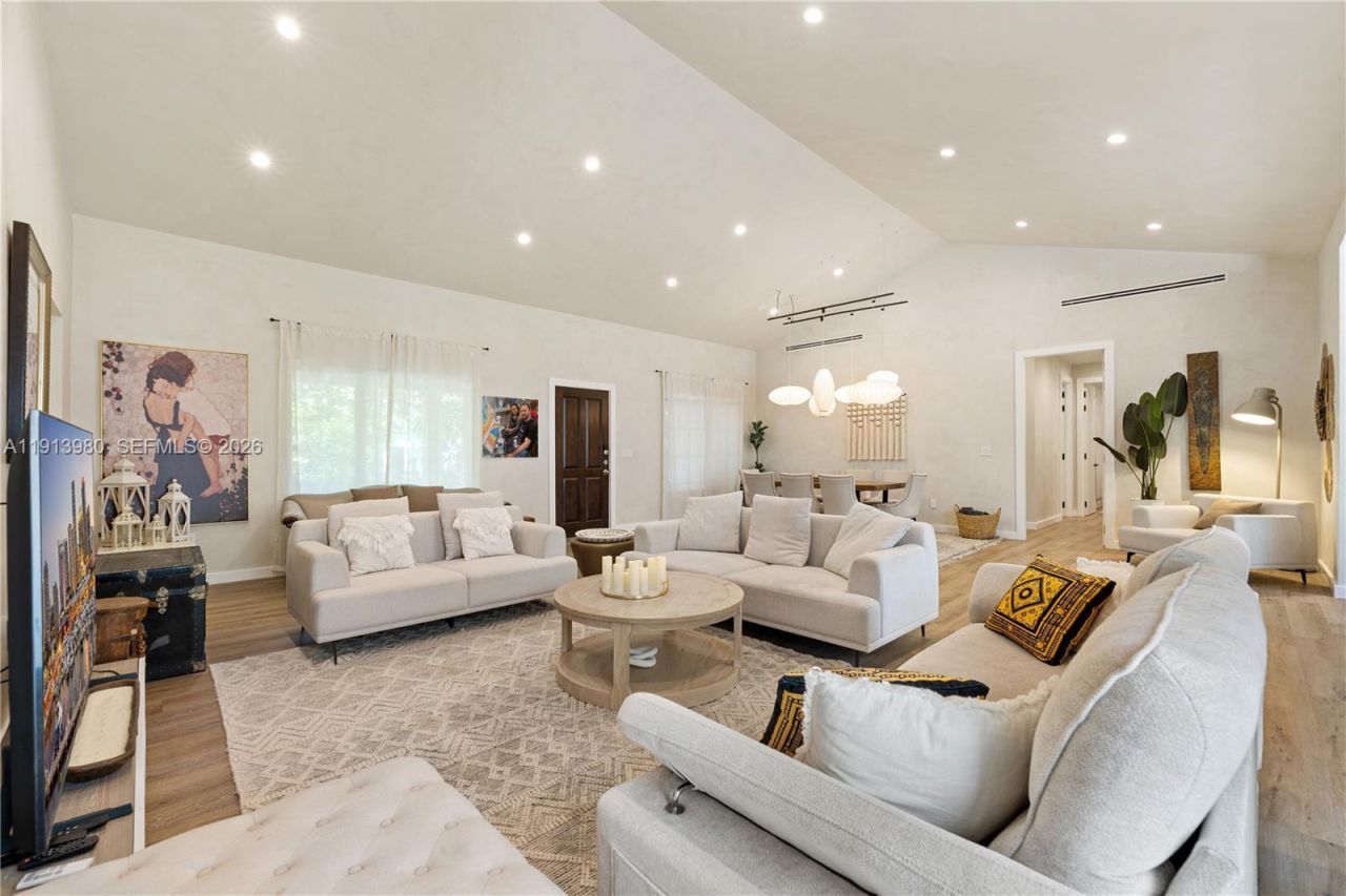 520 Bay Point Rd, Miami, FL 33137 Photo