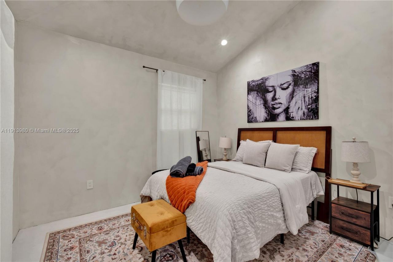 520 Bay Point Rd, Miami, FL 33137 Photo