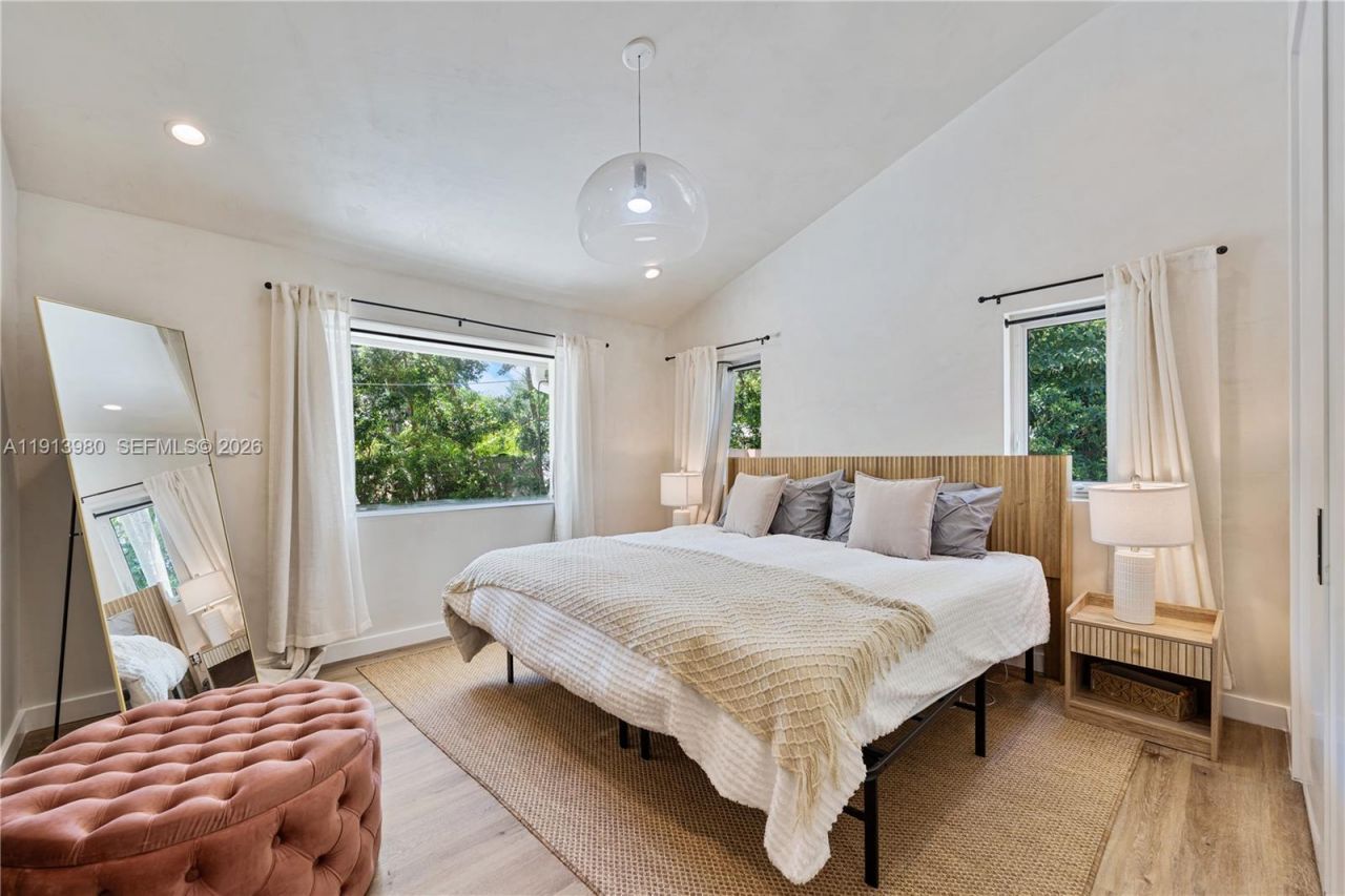 520 Bay Point Rd, Miami, FL 33137 Photo