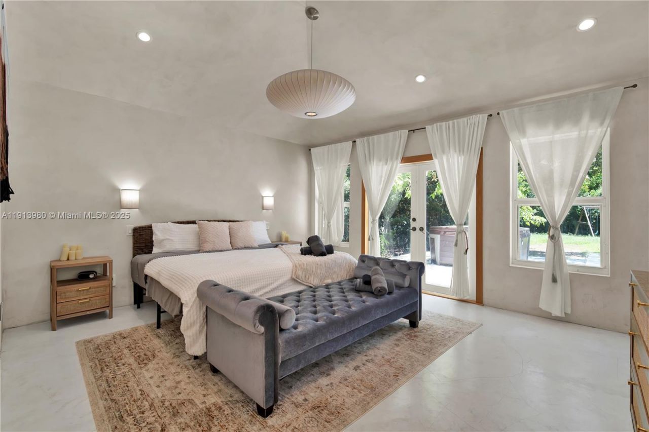 520 Bay Point Rd, Miami, FL 33137 Photo