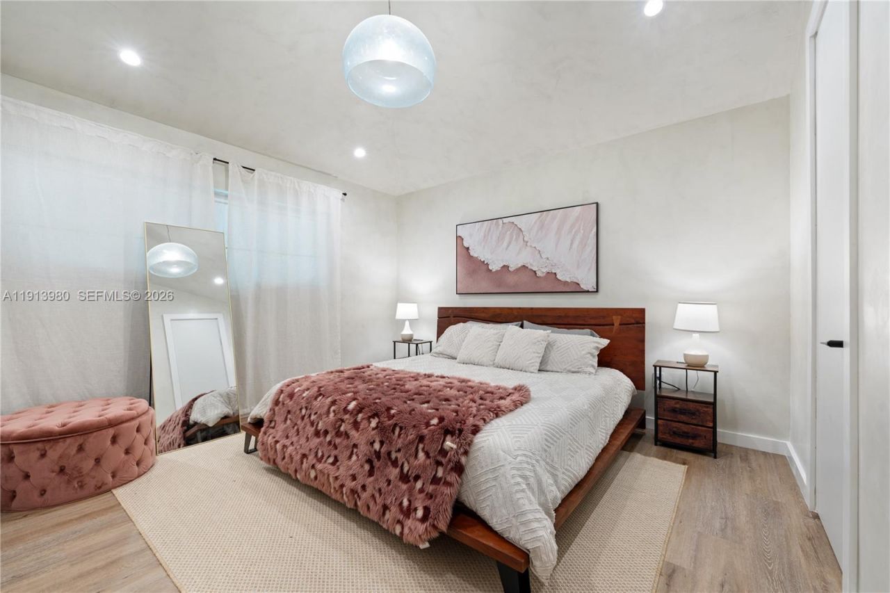 520 Bay Point Rd, Miami, FL 33137 Photo