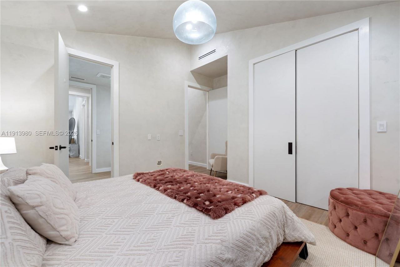 520 Bay Point Rd, Miami, FL 33137 Photo