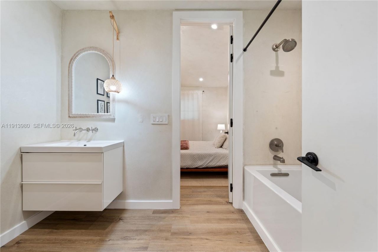 520 Bay Point Rd, Miami, FL 33137 Photo