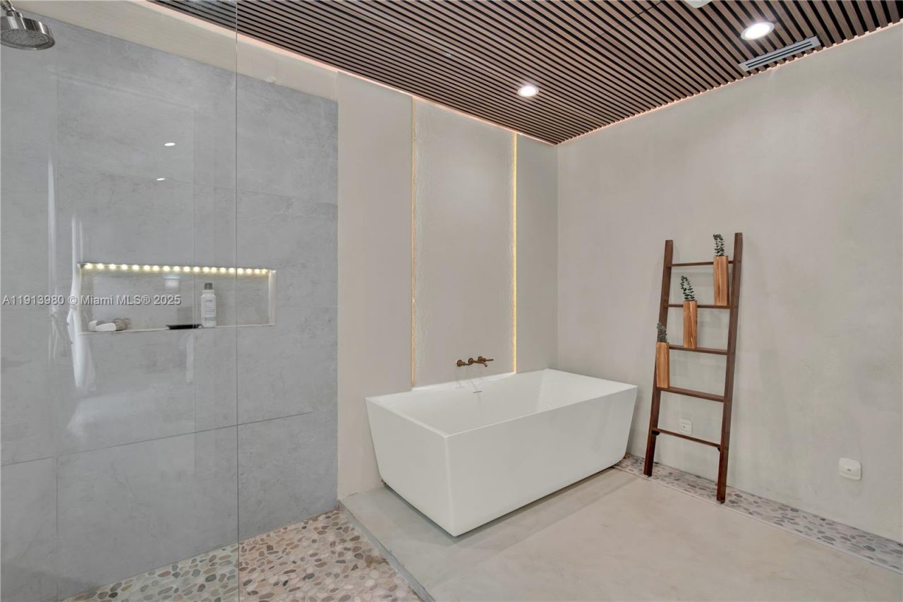 520 Bay Point Rd, Miami, FL 33137 Photo