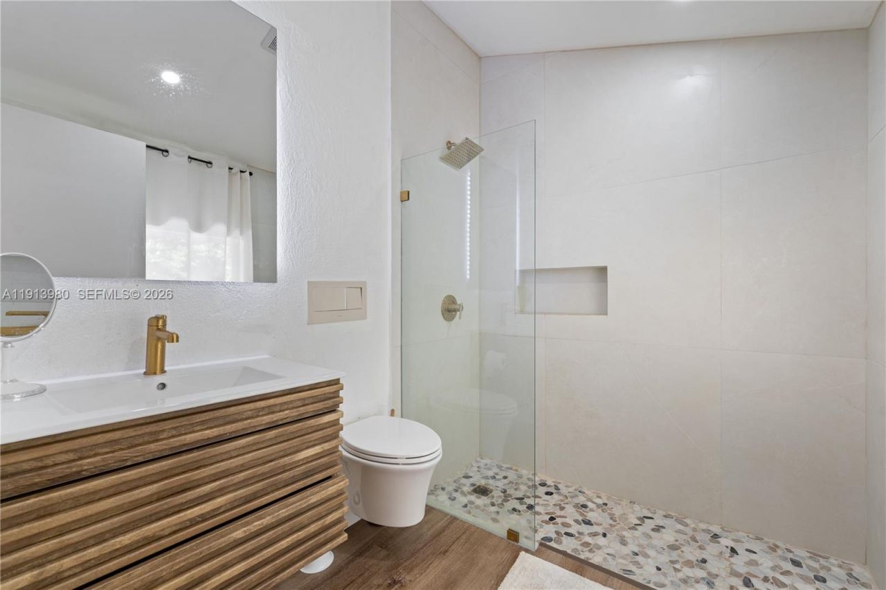 520 Bay Point Rd, Miami, FL 33137 Photo