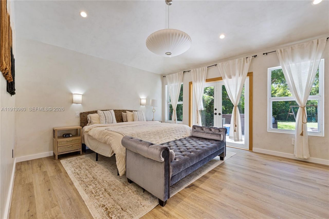 520 Bay Point Rd, Miami, FL 33137 Photo