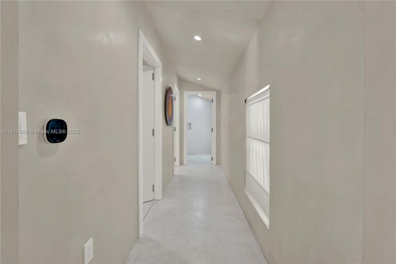 520 Bay Point Rd, Miami, FL 33137 Photo