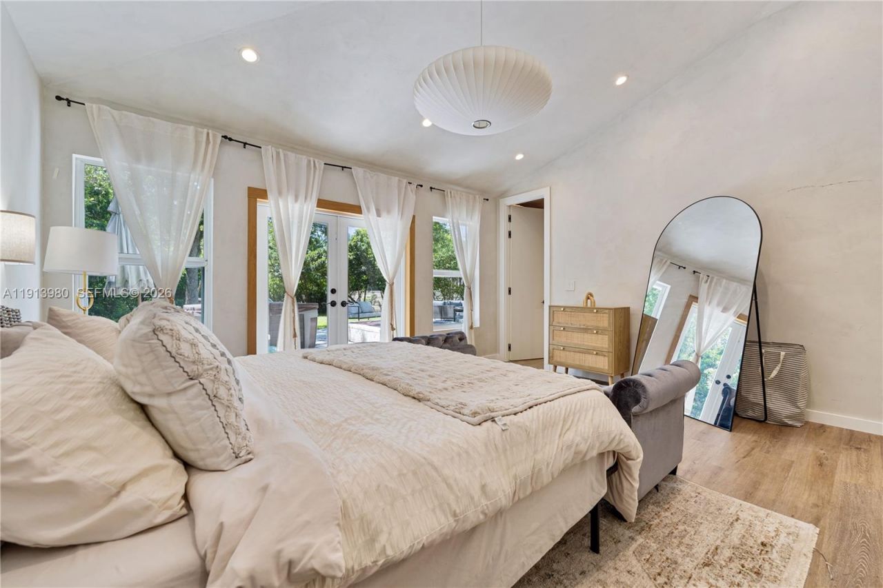 520 Bay Point Rd, Miami, FL 33137 Photo