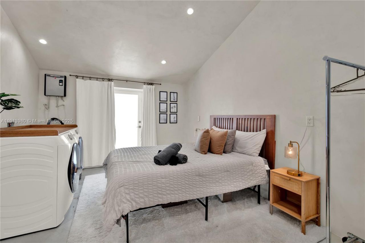 520 Bay Point Rd, Miami, FL 33137 Photo