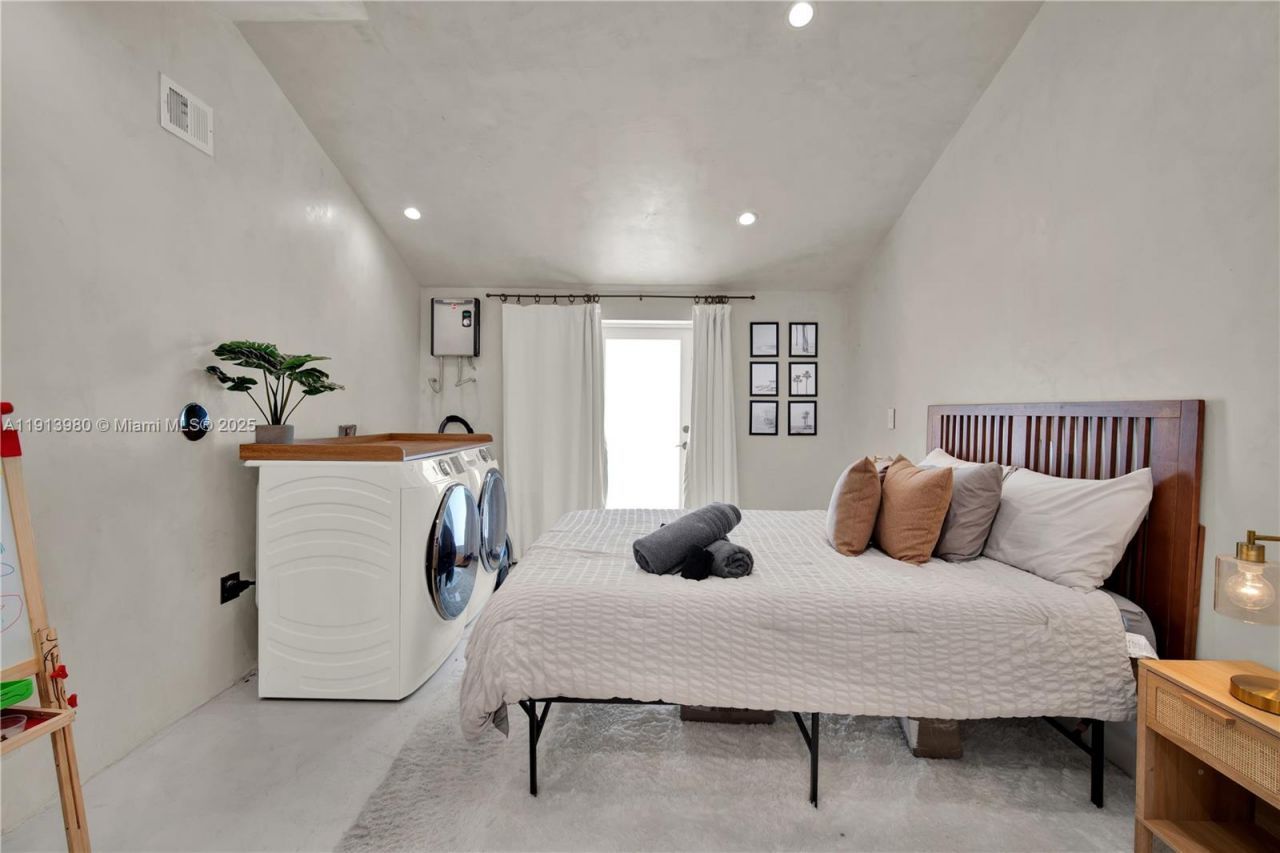 520 Bay Point Rd, Miami, FL 33137 Photo