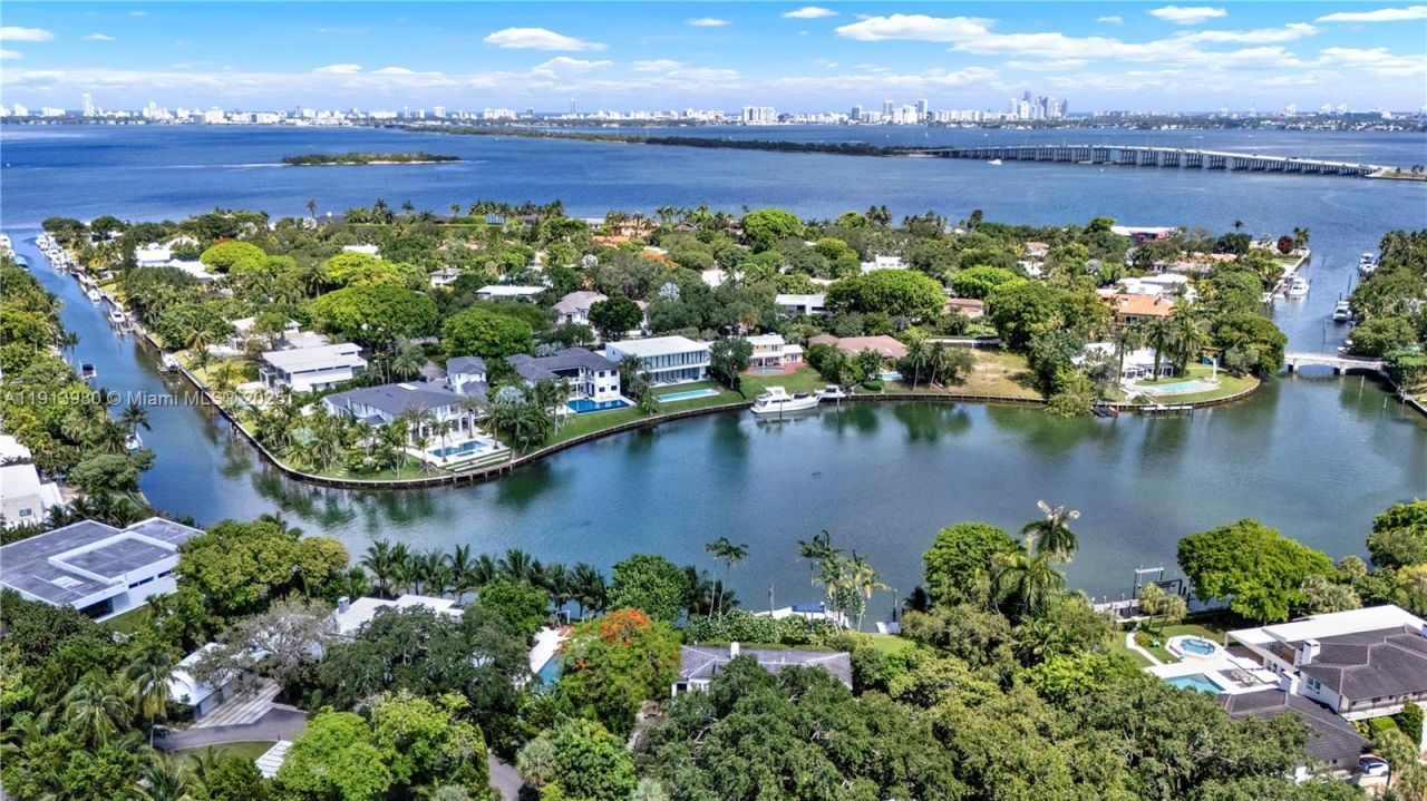 520 Bay Point Rd, Miami, FL 33137 Photo