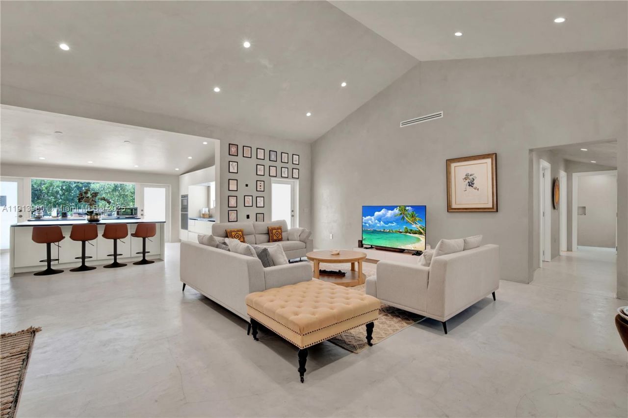 520 Bay Point Rd, Miami, FL 33137 Photo