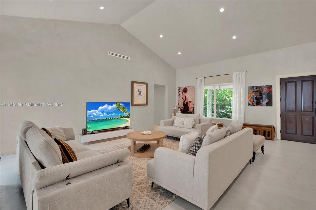 520 Bay Point Rd, Miami, FL 33137 Photo