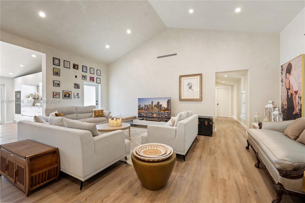 520 Bay Point Rd, Miami, FL 33137 Photo