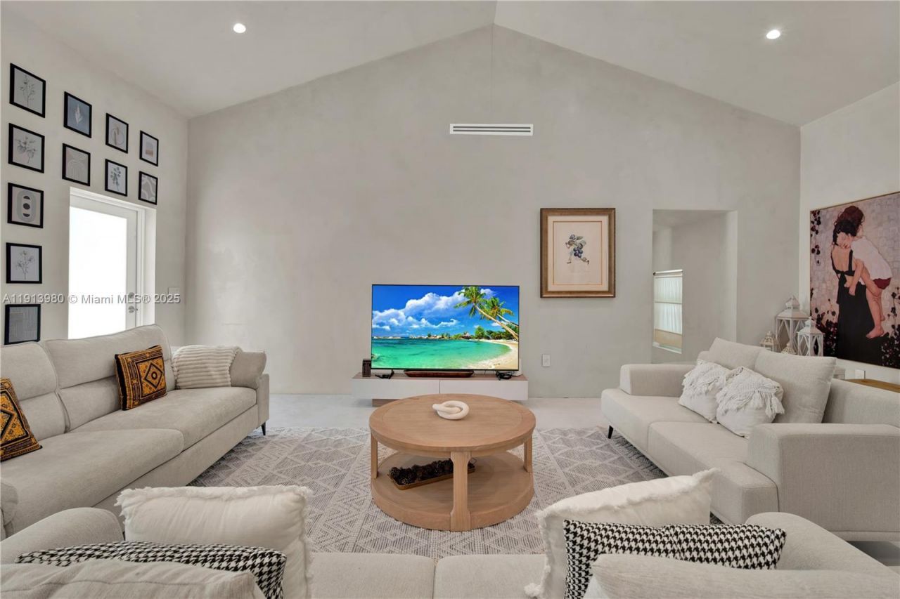 520 Bay Point Rd, Miami, FL 33137 Photo