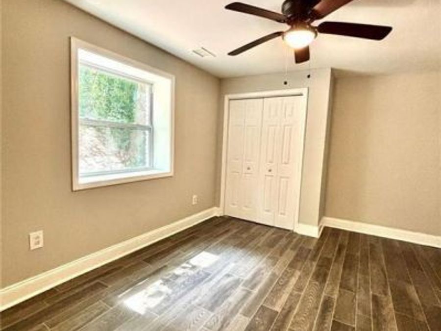 Property Image 100