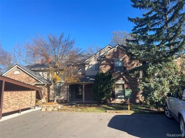 29726 Pine Ridge Circle, Farmington, MI 48331
