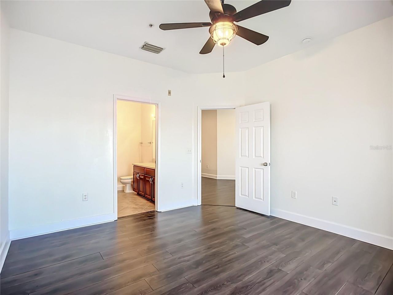 3668 Parkridge Circle, Unit 28-201, Sarasota, FL 34243 Photo