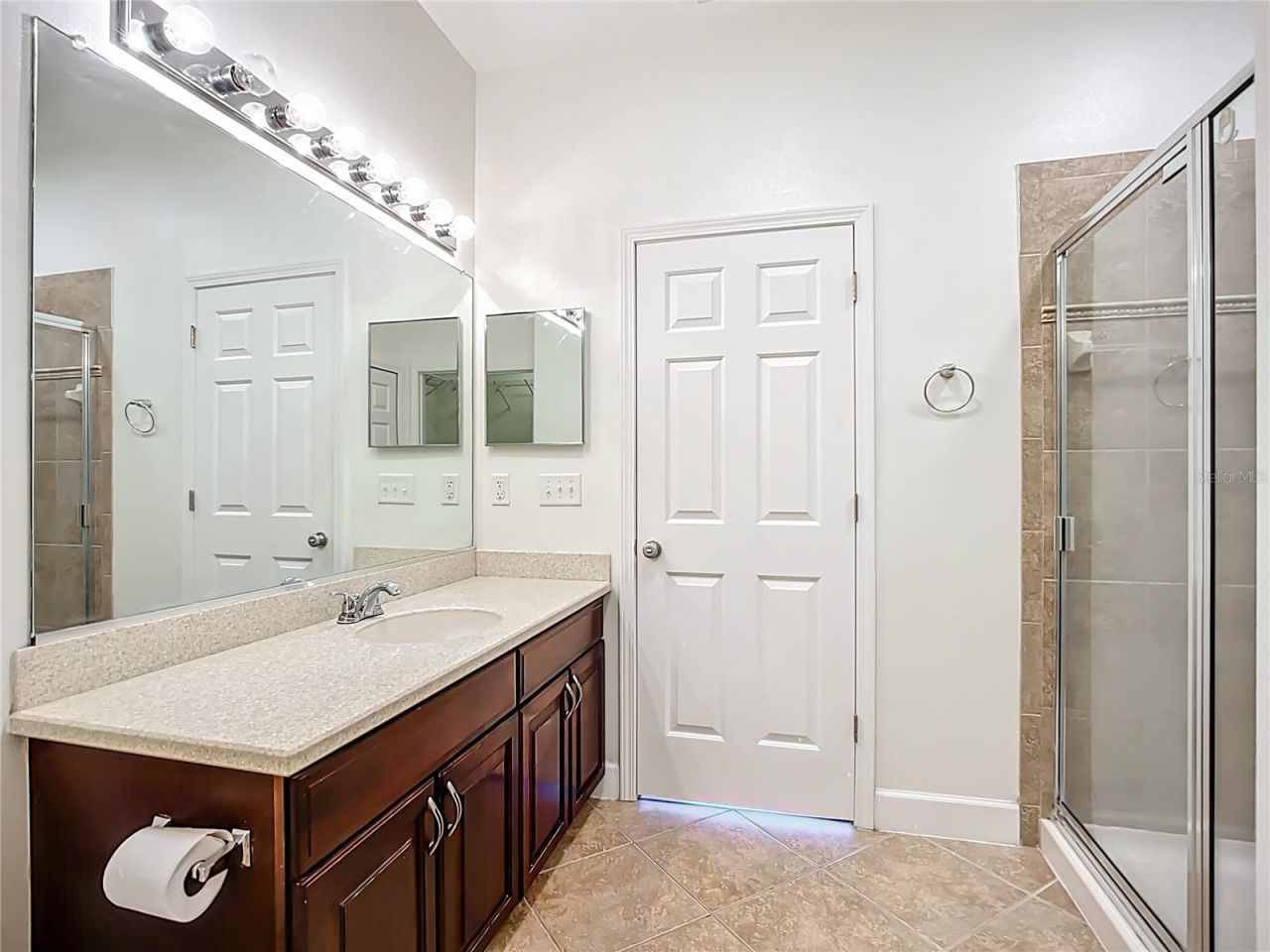 3668 Parkridge Circle, Unit 28-201, Sarasota, FL 34243 Photo