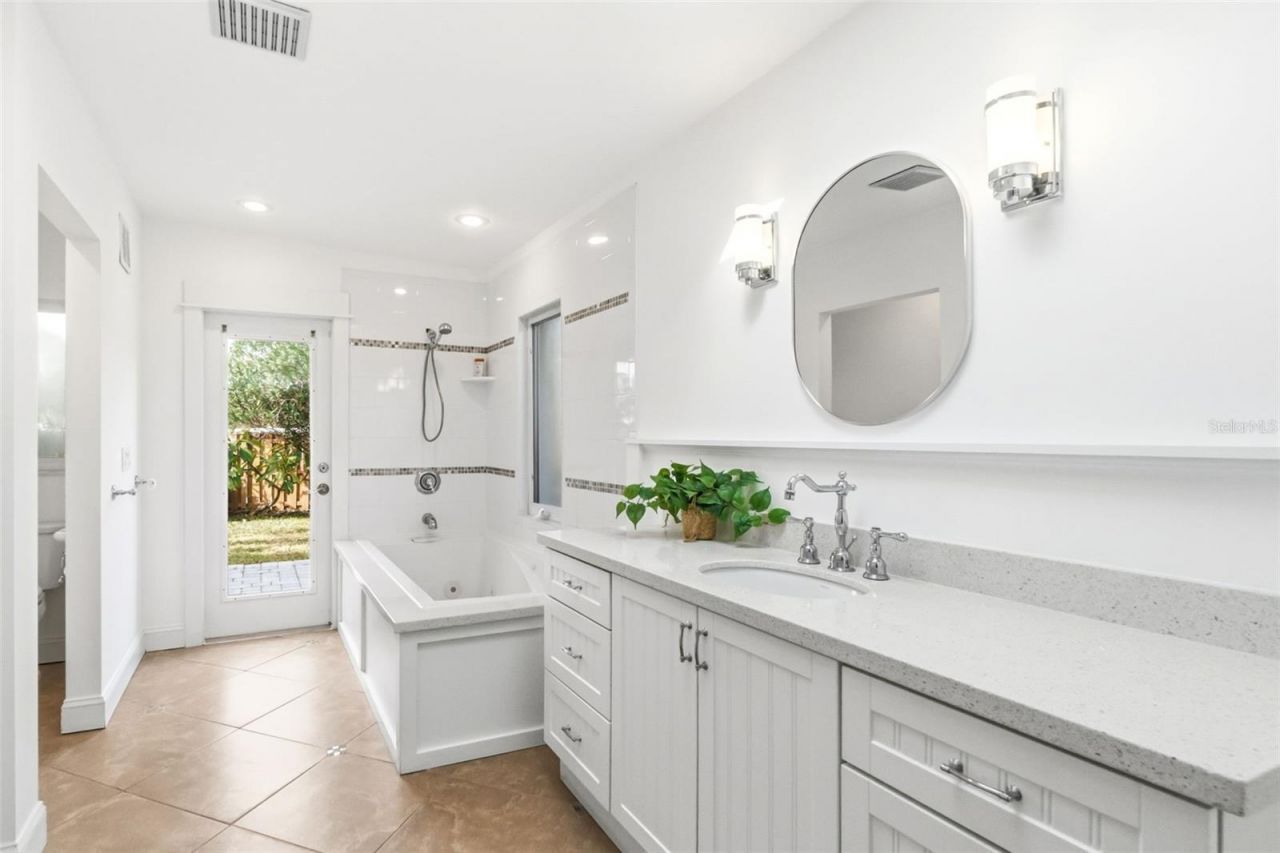 3410 S School Avenue, Sarasota, FL 34239 Photo