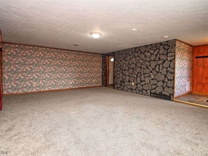 297 Abbe Road N, Elyria, OH 44035 Photo 4