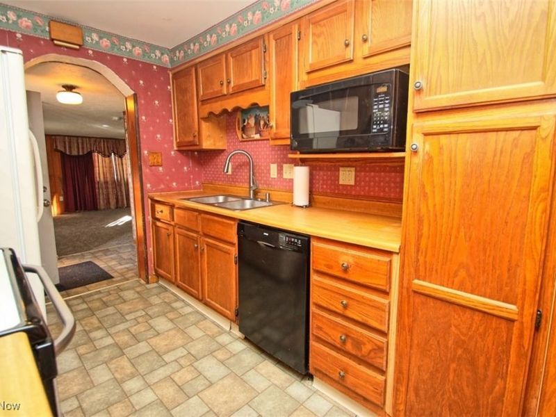 297 Abbe Road N, Elyria, OH 44035 Photo 8