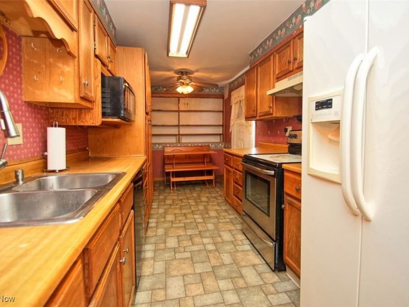 297 Abbe Road N, Elyria, OH 44035 Photo 9