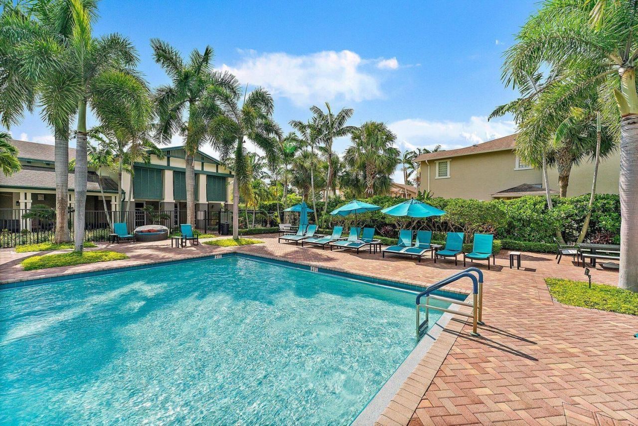 500 Pacific Grove Drive, Unit 8, West Palm Beach, FL 33401 Photo