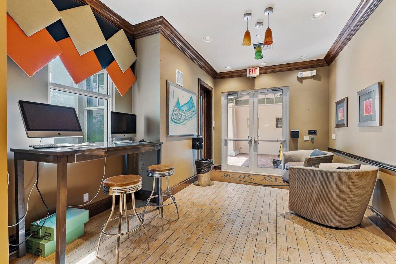 500 Pacific Grove Drive, Unit 8, West Palm Beach, FL 33401 Photo