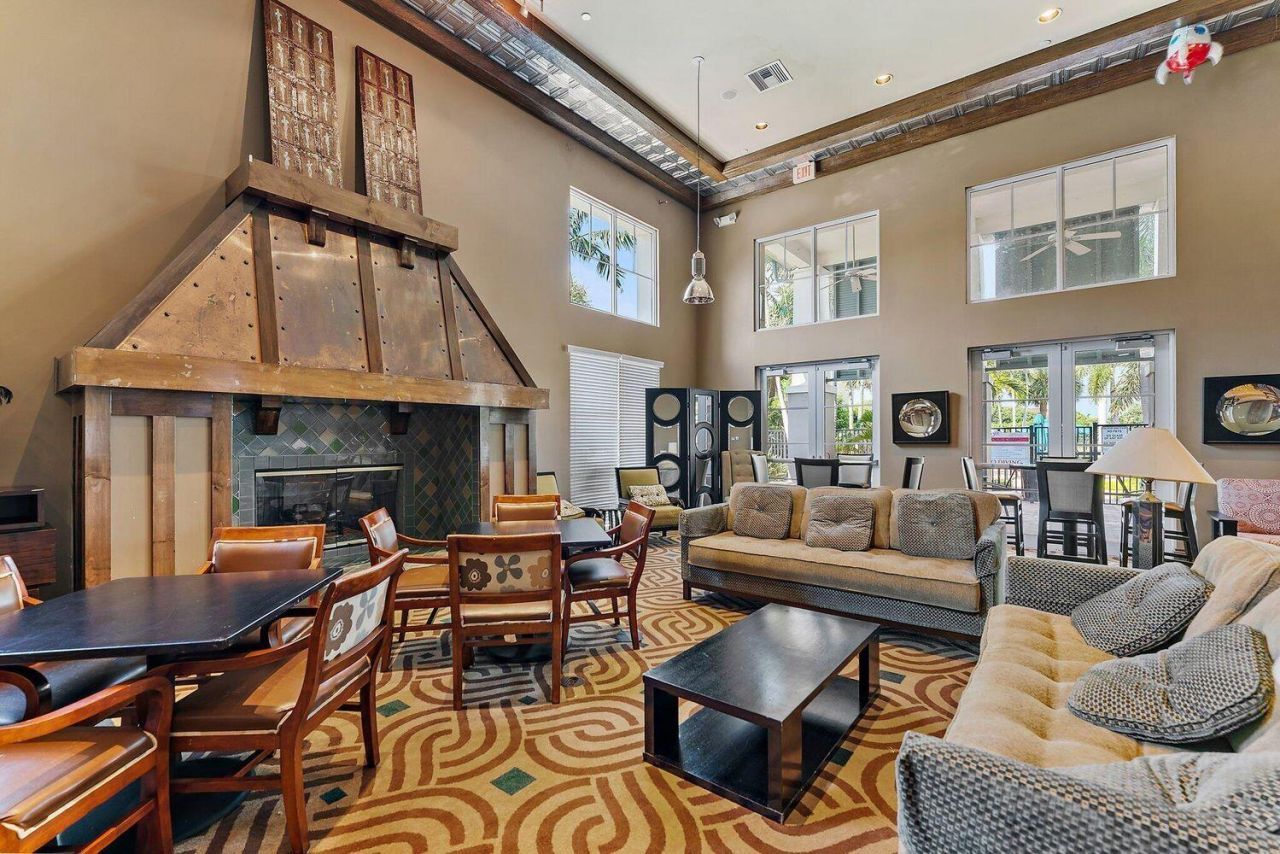 500 Pacific Grove Drive, Unit 8, West Palm Beach, FL 33401 Photo