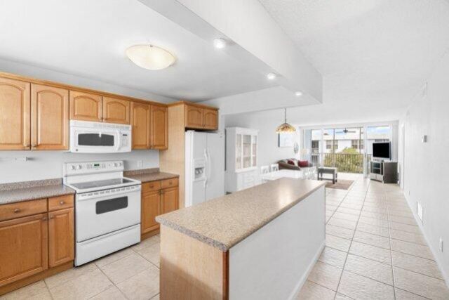 2016 S Federal Highway, Unit E408, Boynton Beach, FL 33435 Photo