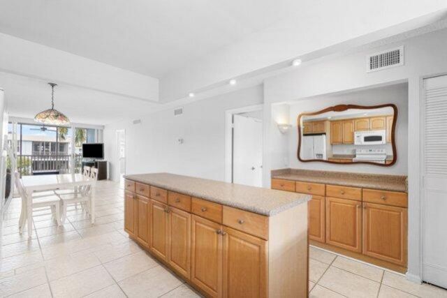 2016 S Federal Highway, Unit E408, Boynton Beach, FL 33435 Photo