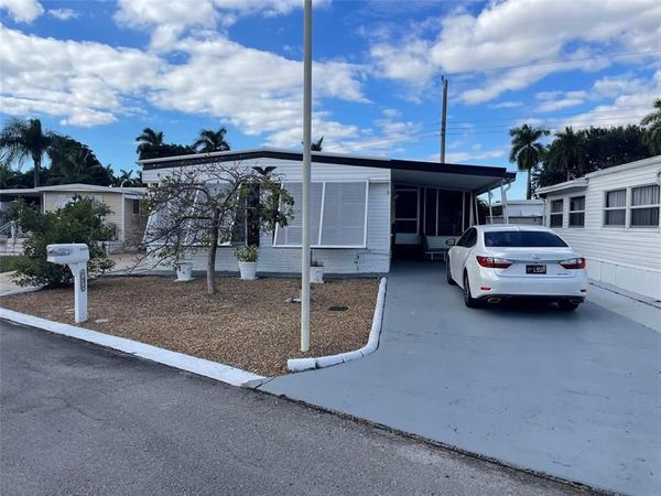 8621 SW 18th Ct, Davie, FL 33324