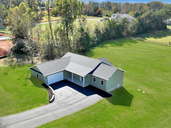 81 Belvior CIR, Moneta, VA 24121