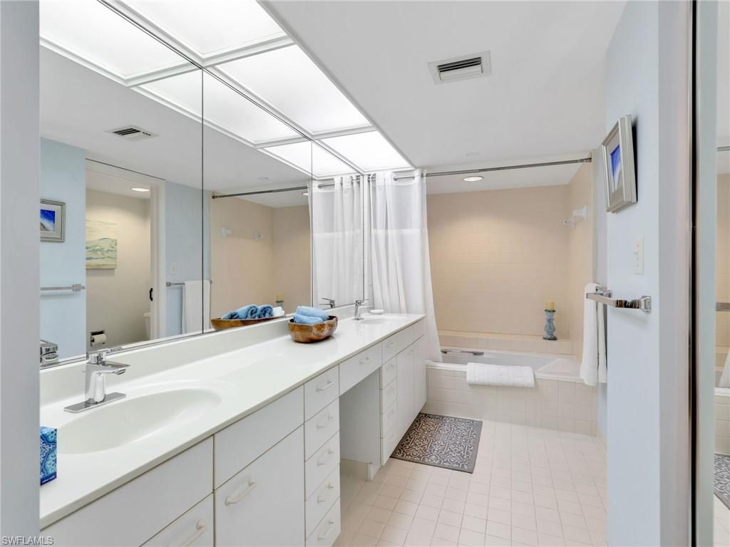 4751 Gulf Shore Blvd N, Unit 602, Naples, FL 34103 Photo