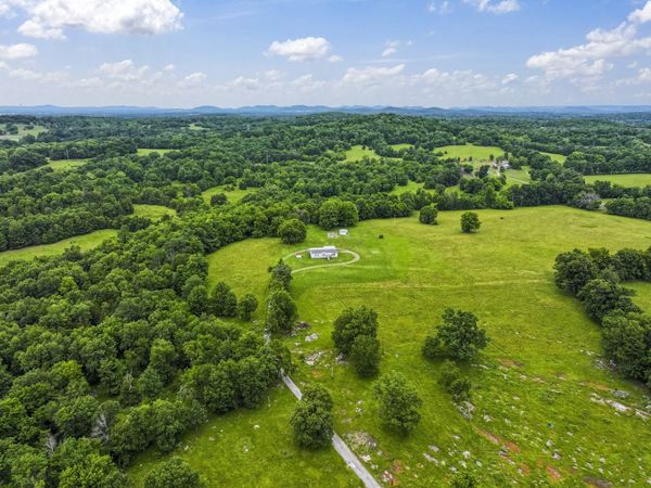 439 Philippi Road , Wartrace, TN 37183