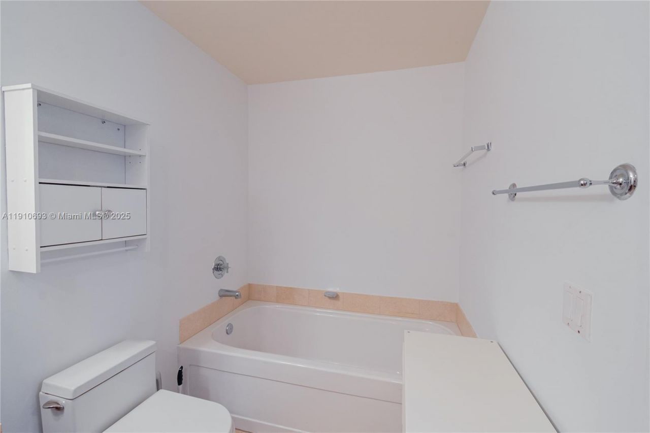 79 SW 12th St, Unit 1002-S, Miami, FL 33130 Photo