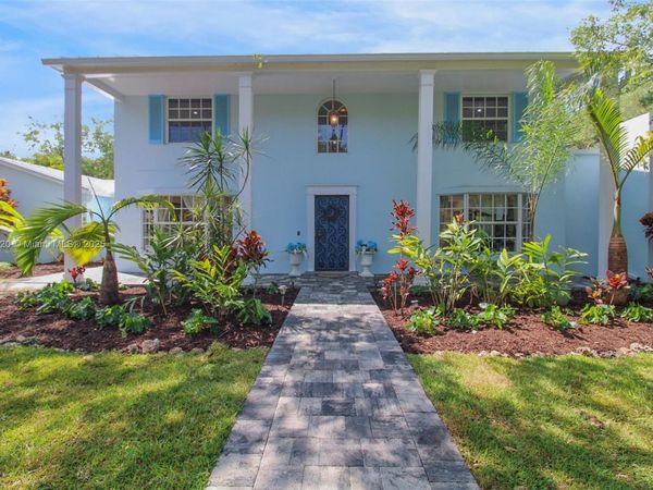 6900 SW 104th St, Pinecrest, FL 33156